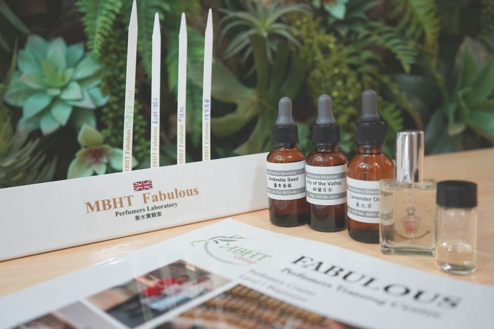 Level 1初階調香師 Perfumers Training - 第4張圖 MBHT Fabulous Perfumers Laboratory 調香實驗室香水瓶與調香器具